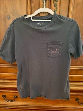 Vineyard Vines Men's Short-Sleeve Pocket Tee in Navy with Whale Logo